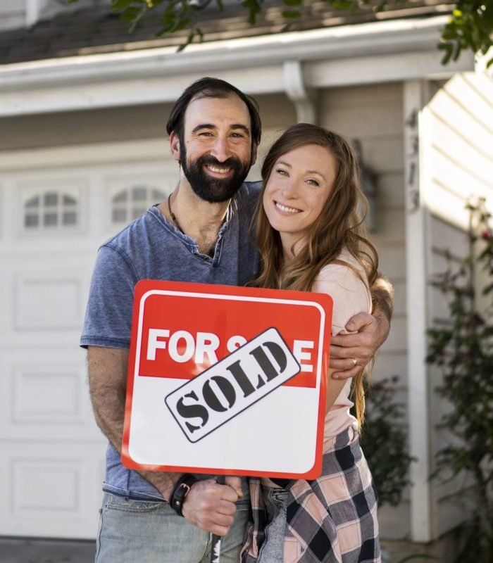 couple-moving-new-house